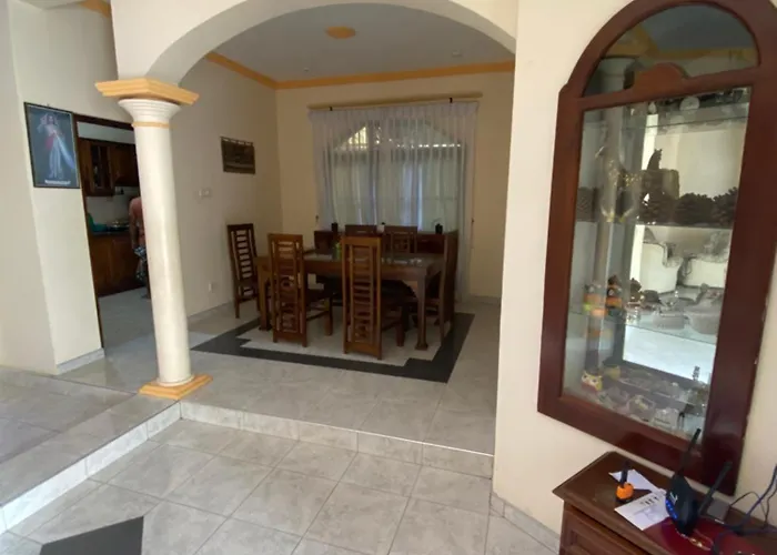 Casa de huéspedes: The Serene House