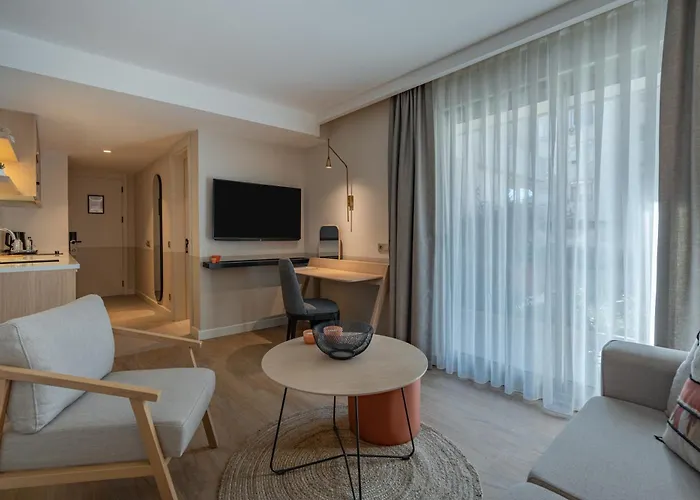 Oli Hotel And Suites