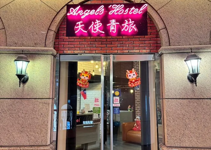 Hotel near College: Angels Hostel Taipei Ximen