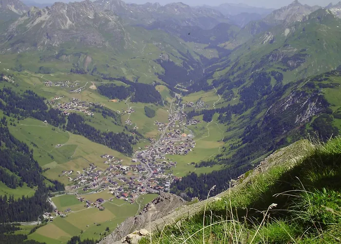 Ping Pong Hotel: Hotel Garni Sursilva