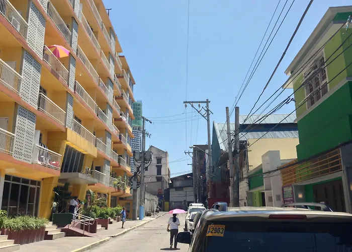 The Hostels Crossroads Manila