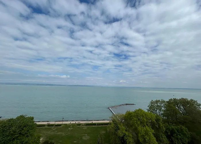 Hotel: Aranypart Szallo-Koezoessegi Szallashely