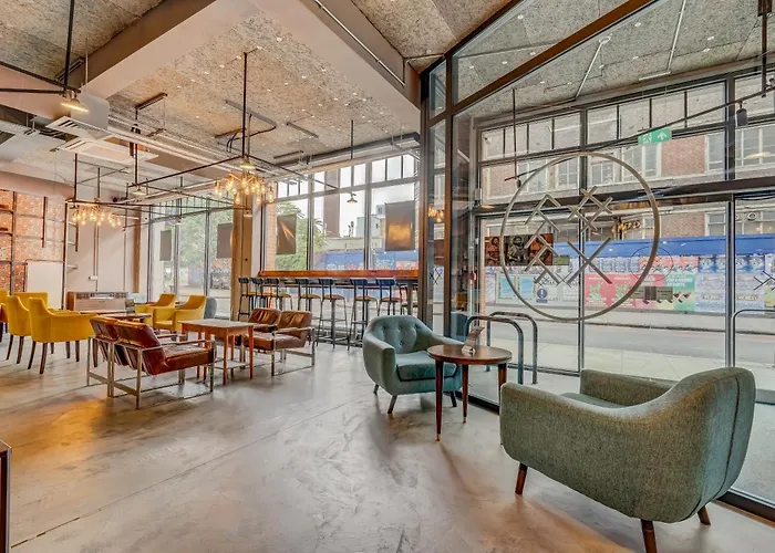Resort: New Road Hotel