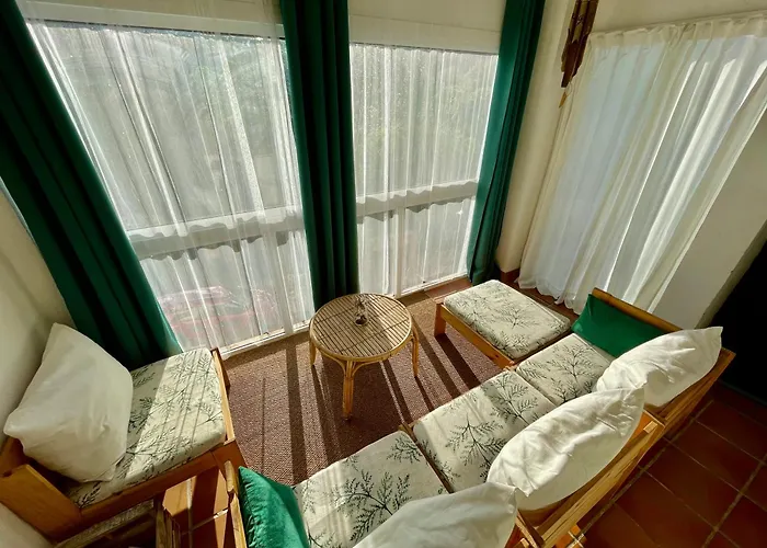 Chalet: Una Ventana a la Montaña