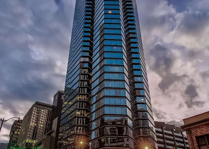 Сity center hotels Aston At The Executive Centre