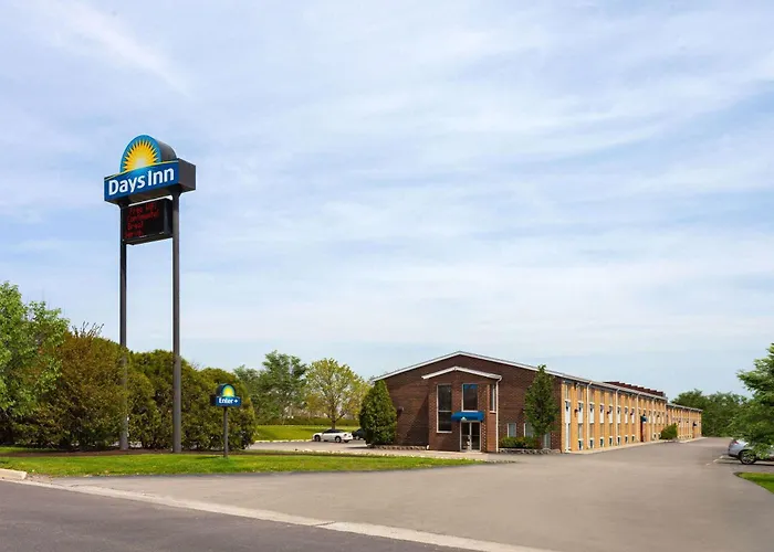 Cheap hotels Days Inn By Wyndham Rockford I-90 Walking Distance To Casino