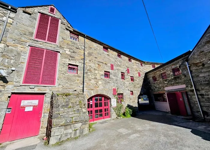 Hotel near College: Old Mill Holiday Hostel