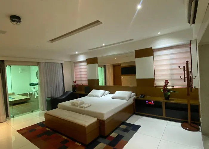 Hotel: L'Amour Motel