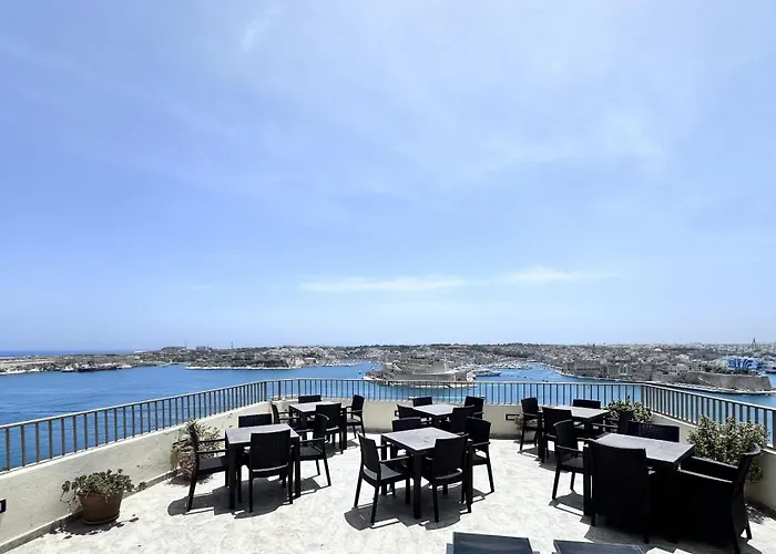 Cheap hotel: Grand Harbour Hotel