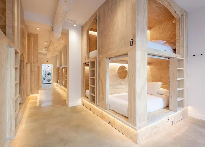 Colo Colo Valencia - Single Private Beds