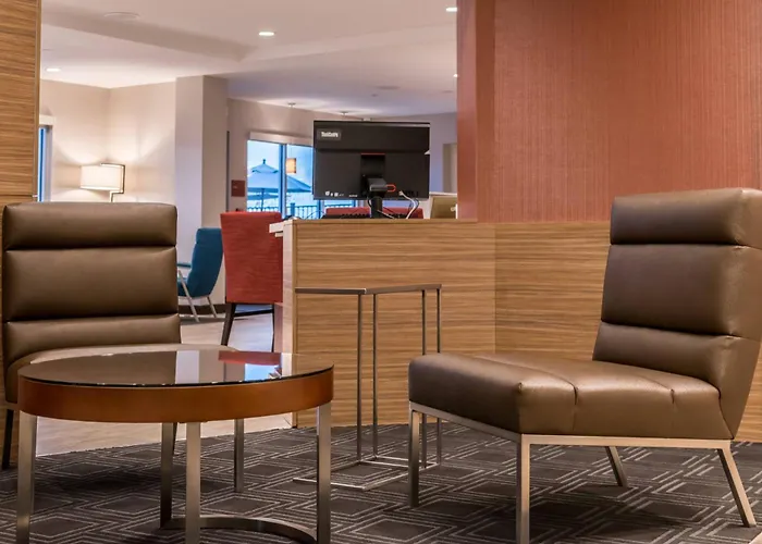 Hotel with pool: Towneplace Suites By Marriott Merced
