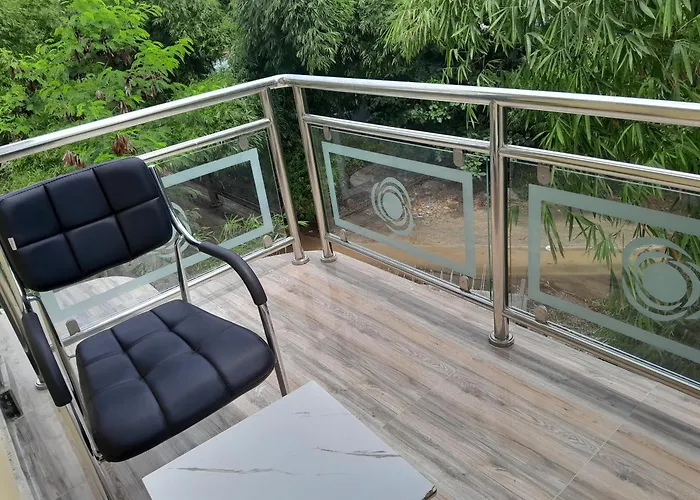 Valley Breeze Hotel