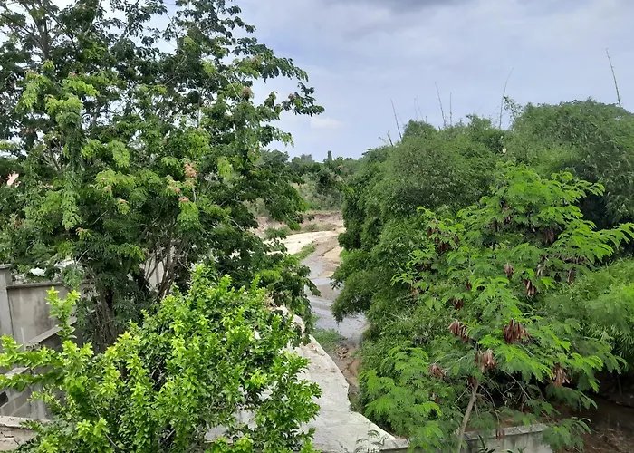 Valley Breeze Hotel