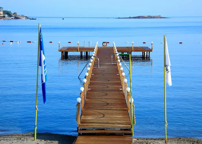 Hotel with Tennis: Fleur Bay Resort