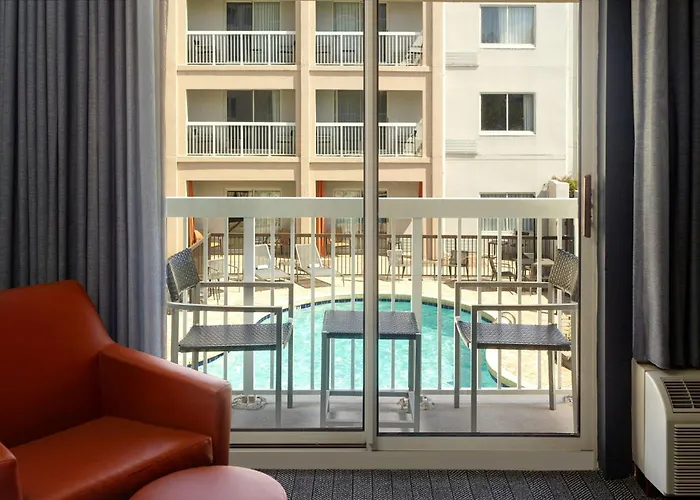 Courtyard By Marriott Broadway