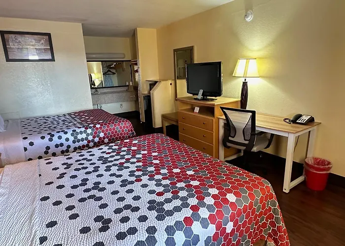 Pet Friendly hotel: Econo Lodge Christiansburg-Blacksburg I-81