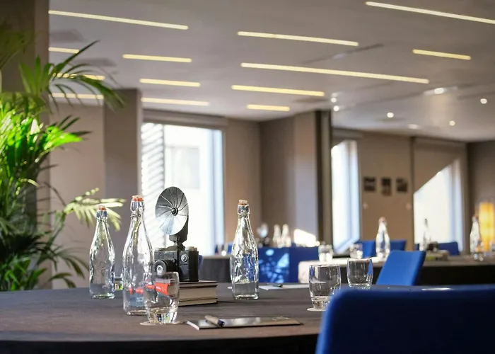 Jacuzzi hotel: Montcalm East, Autograph Collection