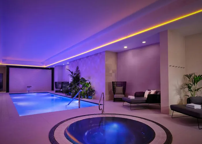 Jacuzzi hotel: Montcalm East, Autograph Collection