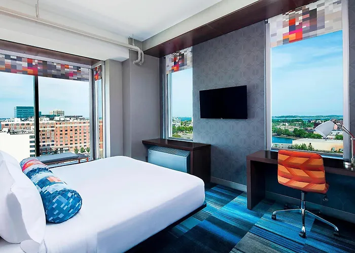 Aloft Seaport District