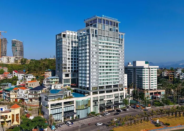 5 star hotel: Wyndham Legend Halong