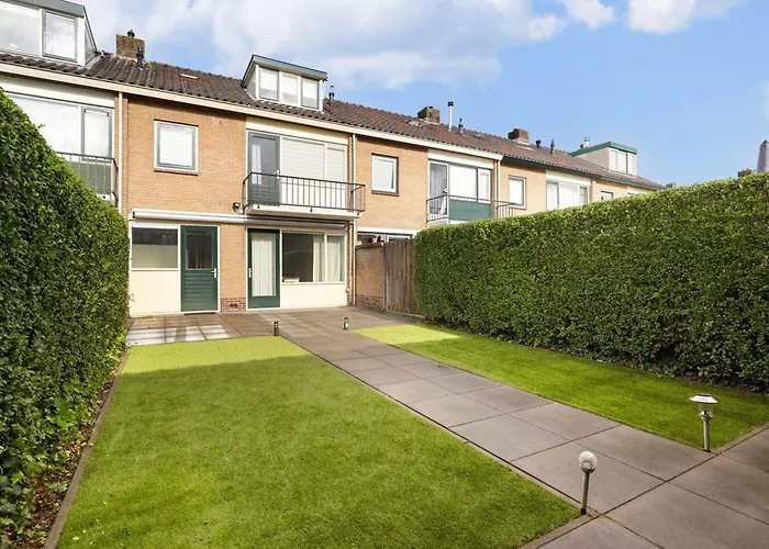 Apeldoorn- Ruime Eengezinswoning Met 5 Slaapkamers