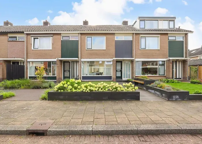 Apeldoorn- Ruime Eengezinswoning Met 5 Slaapkamers