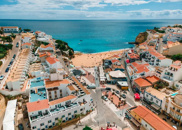Beach hotel: Hotel Carvoeiro Plaza