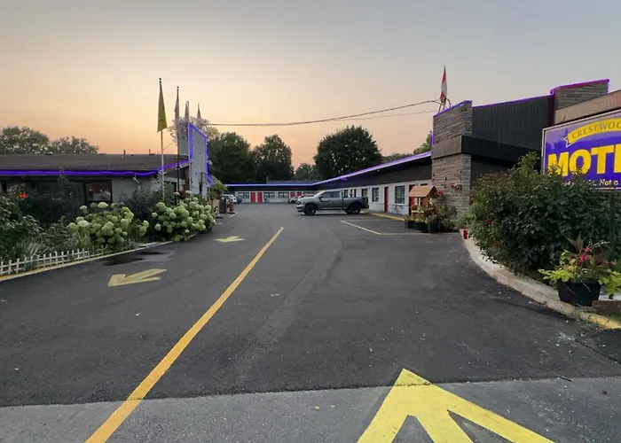 Hotel near College: Crestwood Motel