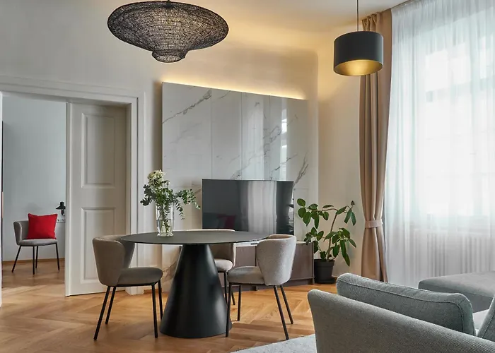 Hotel do aeroporto: Three Golden Crowns Apartments