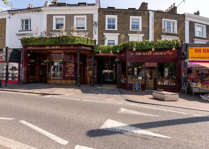Crown Pub & Guesthouse
