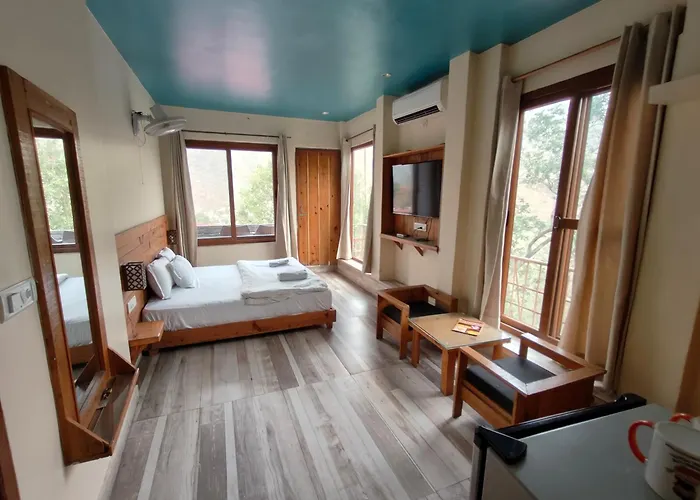 Romantic hotel: Hill Top Swiss Cottage