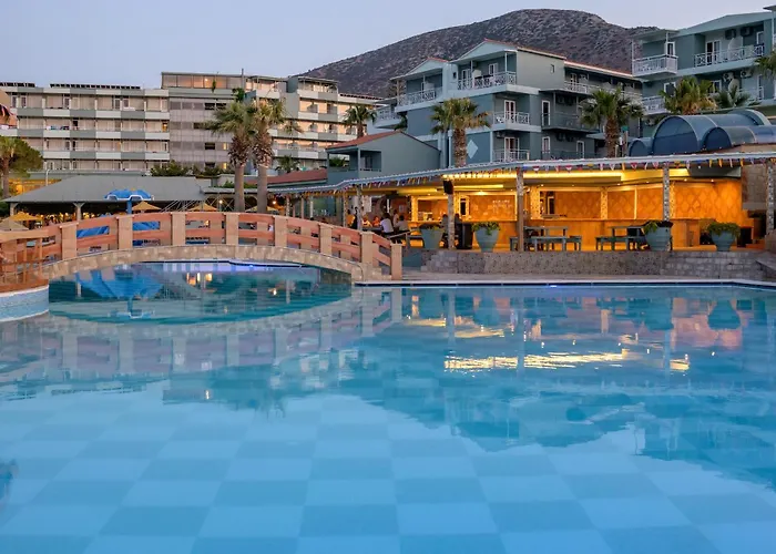 Hotel met tennis: Eri Beach & Village Hotel