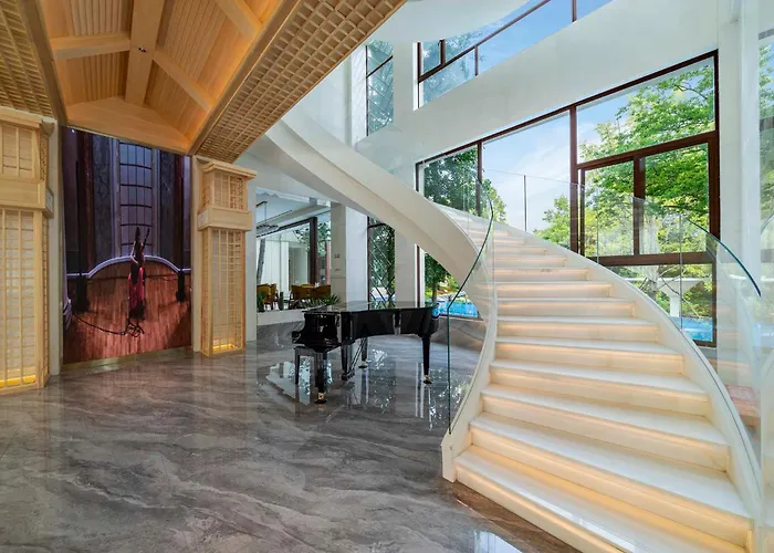 Chengdu Flowing Strings Peninsula Boutique Hotel-Orange Guitar Museum