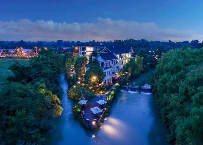 Chengdu Flowing Strings Peninsula Boutique Hotel-Orange Guitar Museum