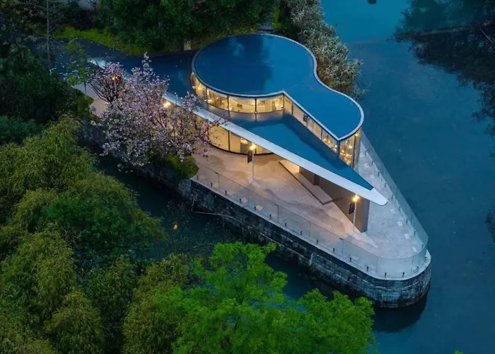 Chengdu Flowing Strings Peninsula Boutique Hotel-Orange Guitar Museum