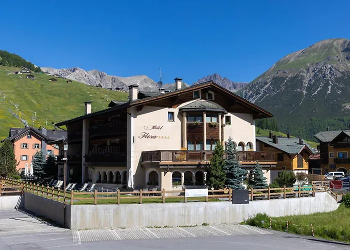 Hotel con piscina: Hotel Flora