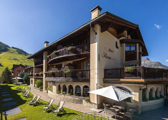 Hotel con piscina: Hotel Flora
