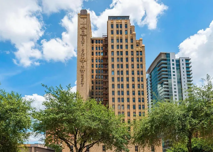 Cambria Hotel Houston Downtown Convention Center