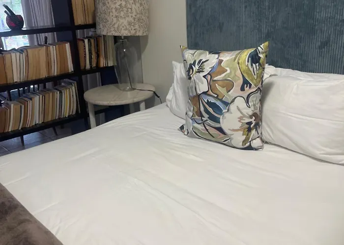 Guest house: Broadway