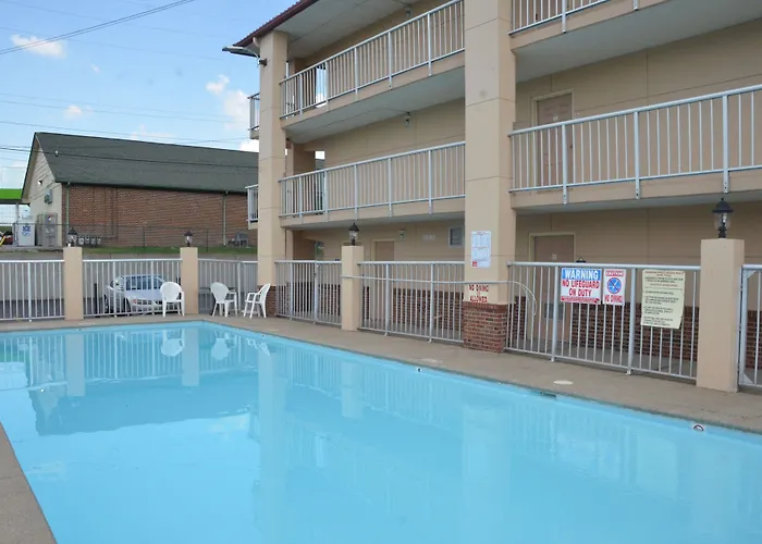 Family Hotel: Days Inn By Wyndham Airport Nashville East