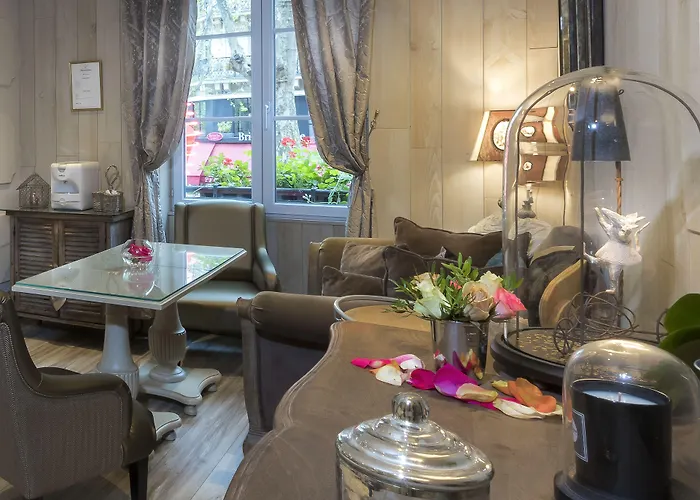 3 star hotels Cluny Square