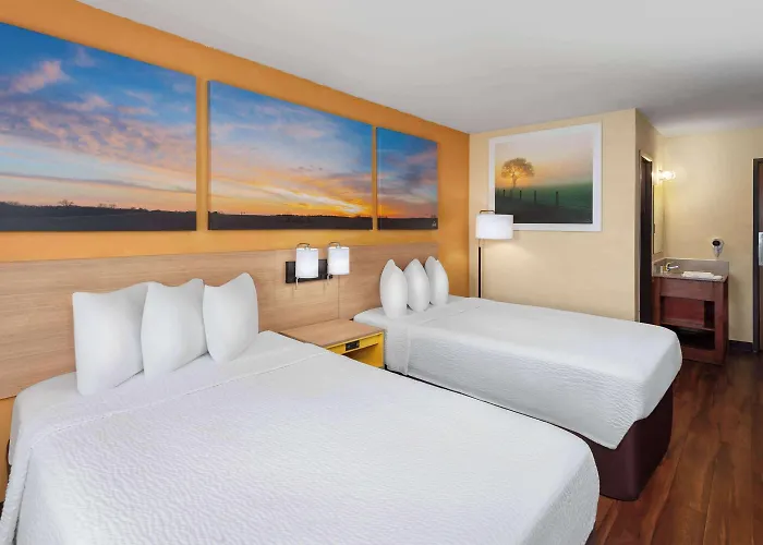Cheap hotels Days Inn By Wyndham Rockford I-90 Walking Distance To Casino