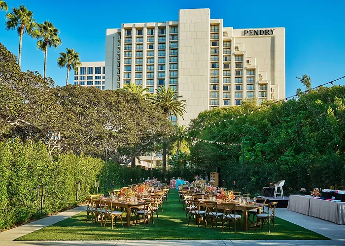 5 star hotel: Fashion Island Hotel