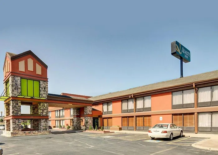 Hotel with pool: Quality Inn Fort Smith I-540