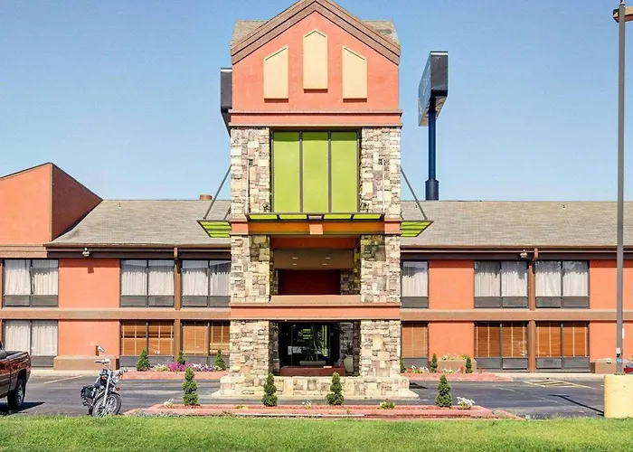 Hotel with pool: Quality Inn Fort Smith I-540
