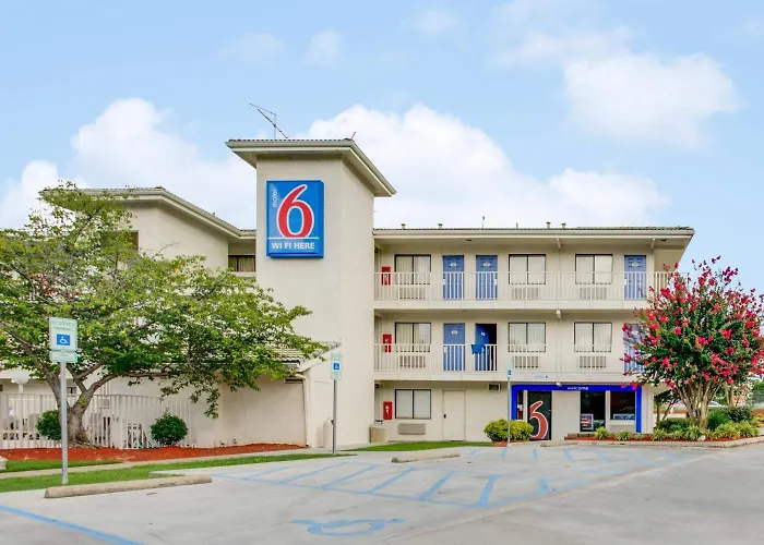 Cheap hotel: Motel 6-Columbus, Oh - West