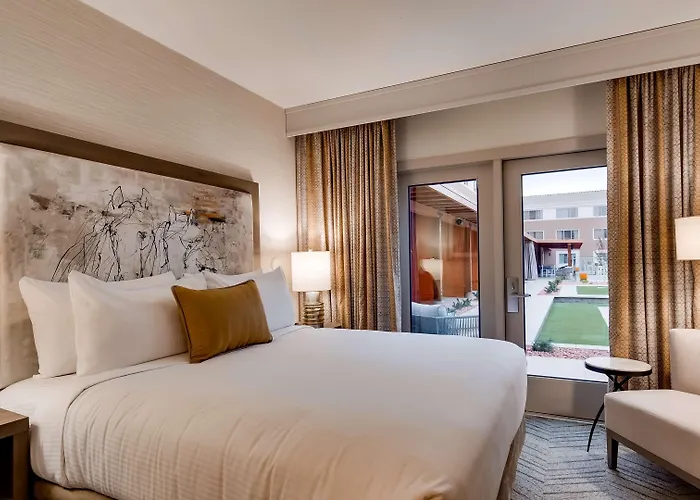 Сity center hotels Aiden By Best Western Scottsdale North