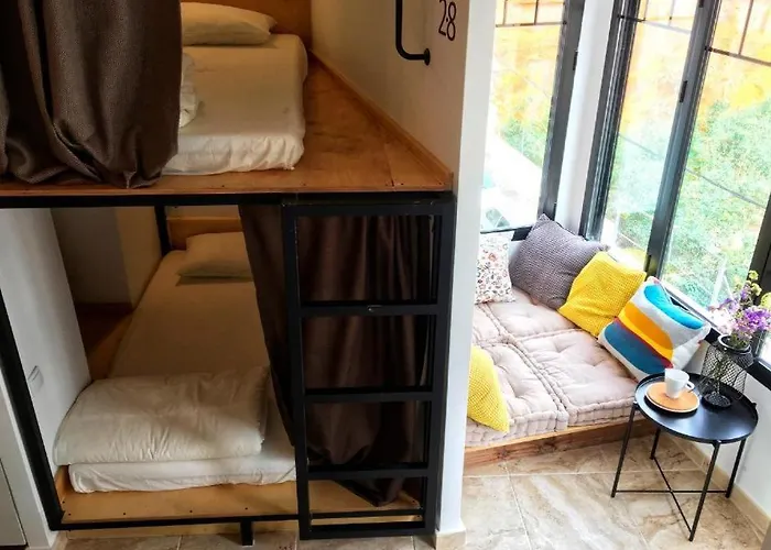 Hostel Numero Trece - Albergue Juvenil - Free Towels, Coffee & Tea, Remote Check-In (Adults Only)