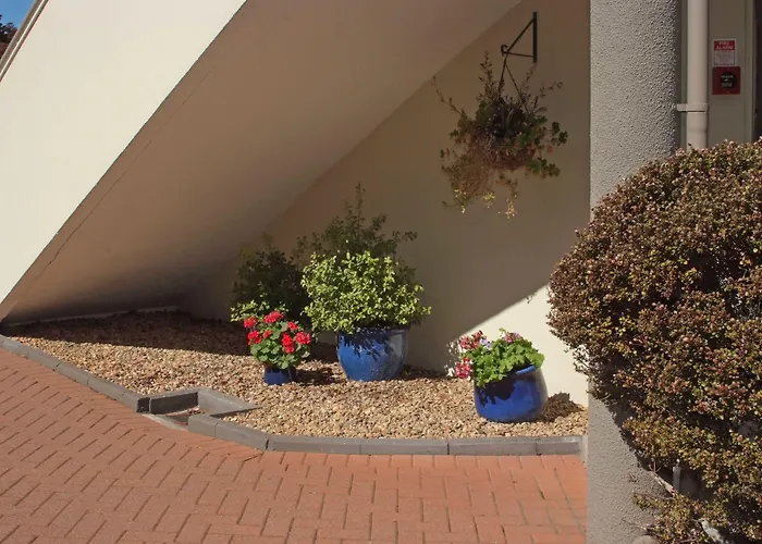 Baycourt Lakefront Motel