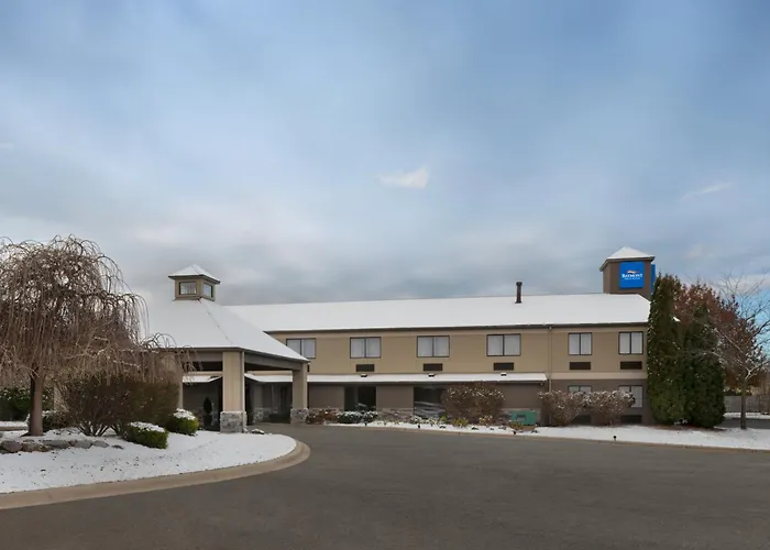 Baymont By Wyndham Airport Area Free Airport Shuttle